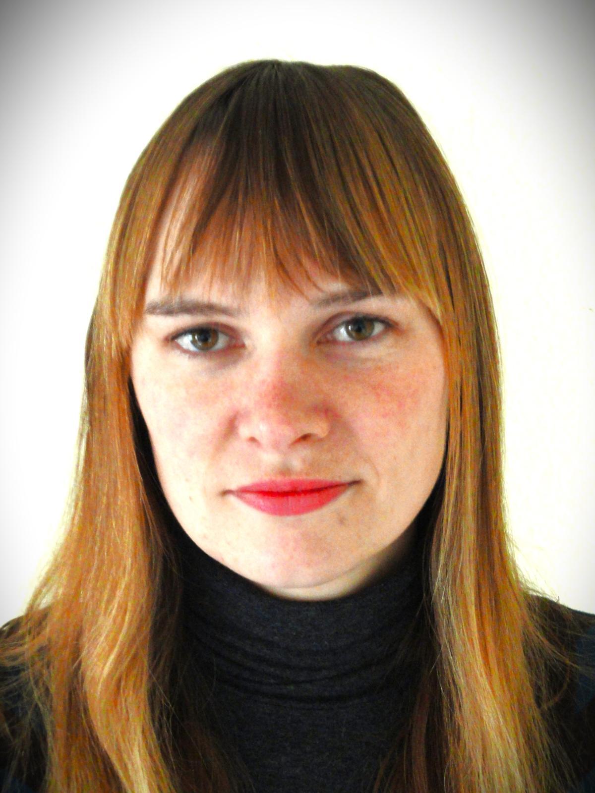  Anne Simon