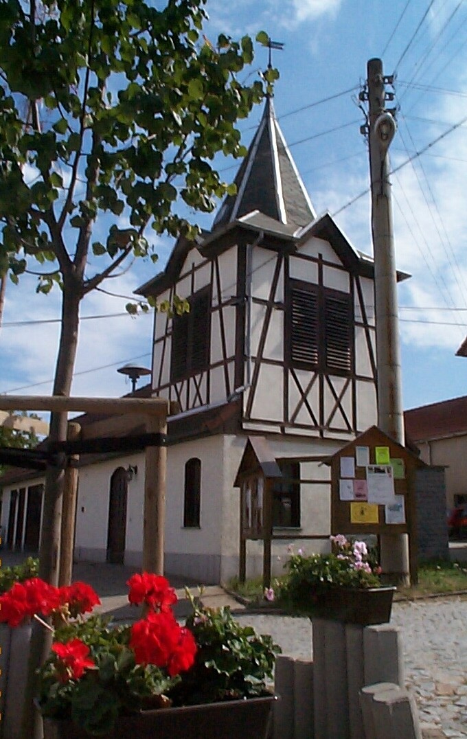 Gemeinderaum Magersdorf mit Glockenturm