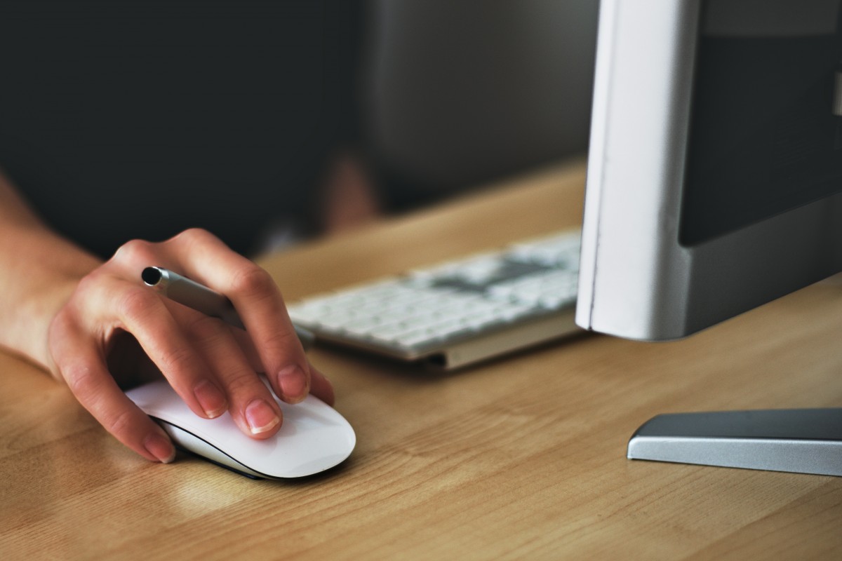 Büro  Foto: pexels-vojtech-okenka-392018
