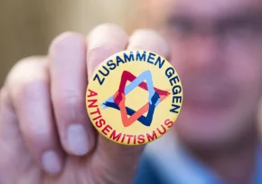Button Zusammen gegen Antisemitismus | Foto: Foto:epd bild/ Uwe Lewandowski