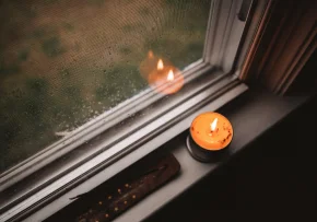 Kerze Fenster Regen | Foto: Foto: unsplash