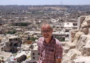 Christian Kurzke vor der Stadt Aleppo  | Foto: Foto. Christian Kurzke