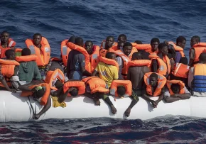 Flüchtlinge Schlauchboot  | Foto: Foto: epd bild/ Christian Ditsch