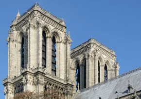 Paris Notre-Dame Towers  | Foto: <a href="//commons.wikimedia.org/wiki/User:Uoaei1">Uoaei1</a> | <a href="https://en.wikipedia.org/wiki/en:Creative_Commons">Creative Commons</a> | <a href="https://creativecommons.org/licenses/by-sa/4.0/legalcode">CC BY-SA 4.0</a>