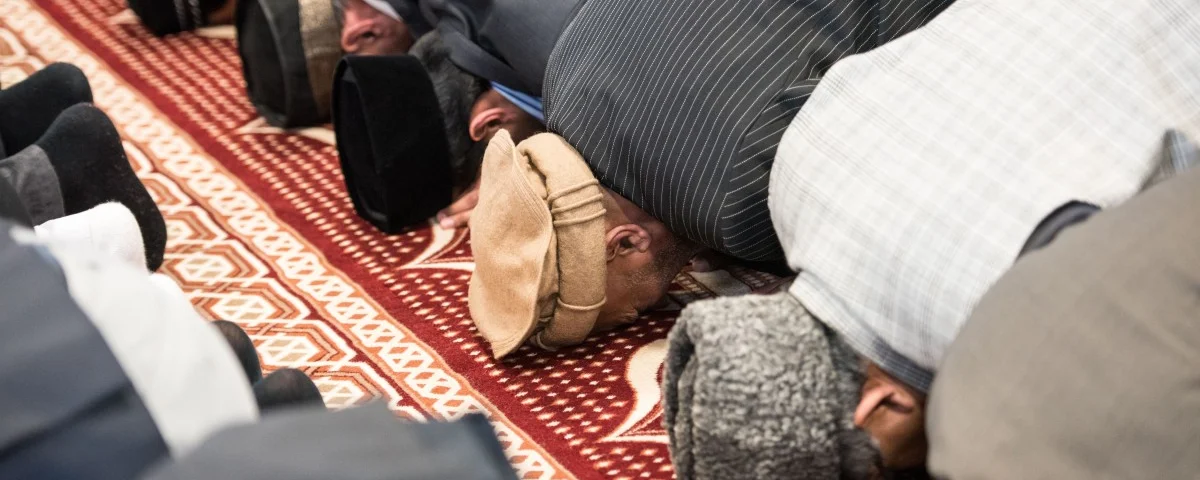 Gläubige in Moschee 