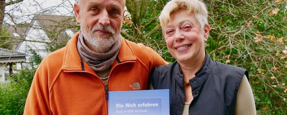 Marion Wehner und Jürgen Lauer mit ihrem Welt-Reise-Abenteuer-Buch (Privat)
