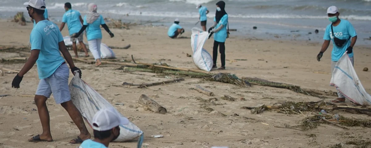 Müllsammelaktion Saving the Ocean quer (unsplash)