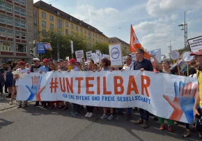 unteilbar-Demo Dresden | Foto: Foto: epd bild/ Matthias Rietschel