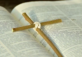Bibel Kreuz | Foto: Foto: pixabay_bible-gb6c2f6b5f_1920