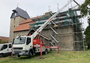 Bauarbeiten an der Kirche St. Trinitatis in Holzengel (Stiftung Kiba) | Foto: Stiftung Kiba