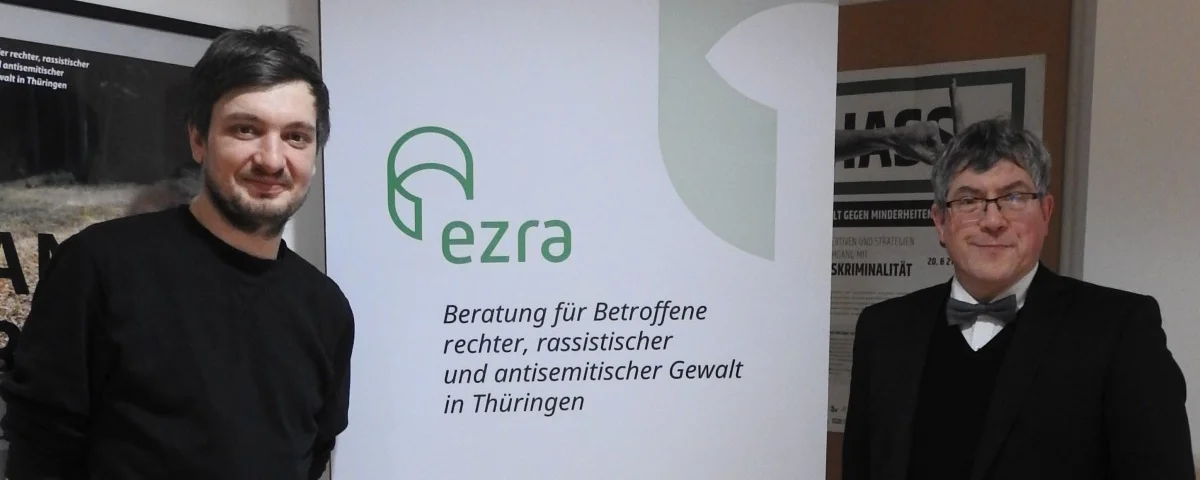 ezra-Berater Franz Zobel (l.) und Landesbischof Friedrich Kramer Querformat (© ezra)