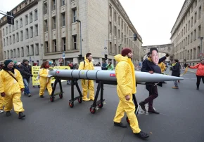 Demo gegen atomare Aufrüstung | Foto: Foto: epd bild/ Jürgen Blume