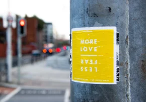 More Love | Foto: bram-tXtRVye5oLA-unsplash