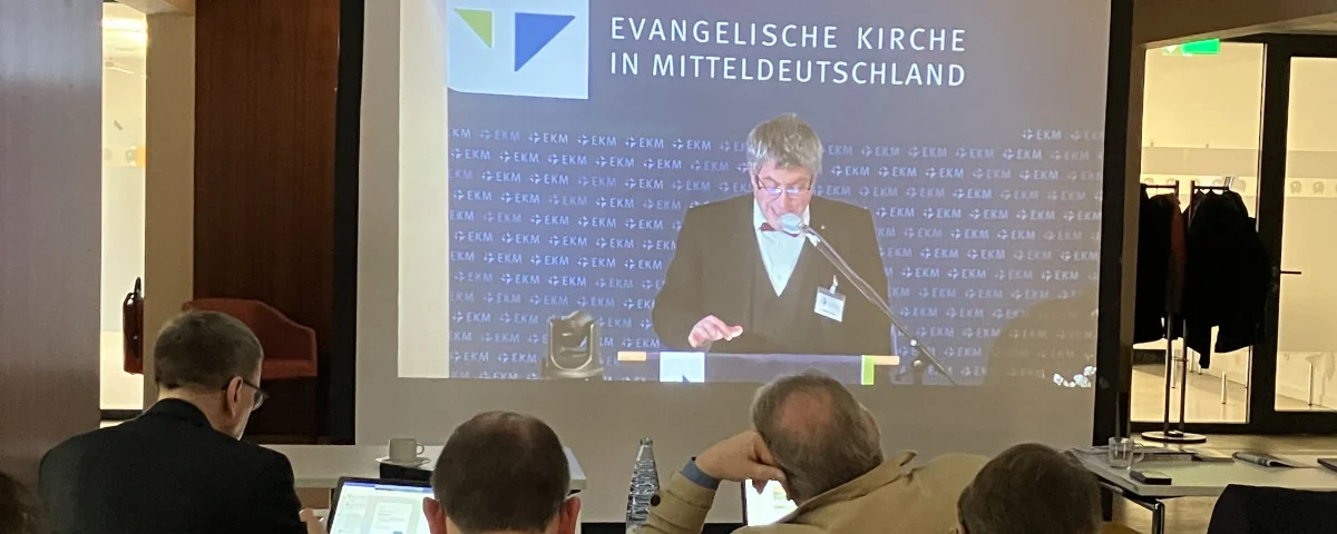 Landesbischof Friedrich Kramer spricht vor der Landessynode (EKM)