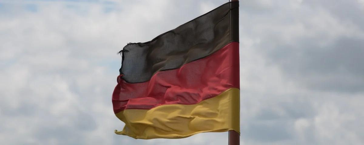 Deutschlandflagge starker Wind